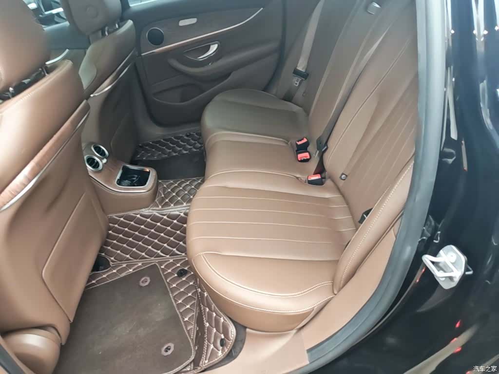 Mercedes-Benz E-Class, 2022 24