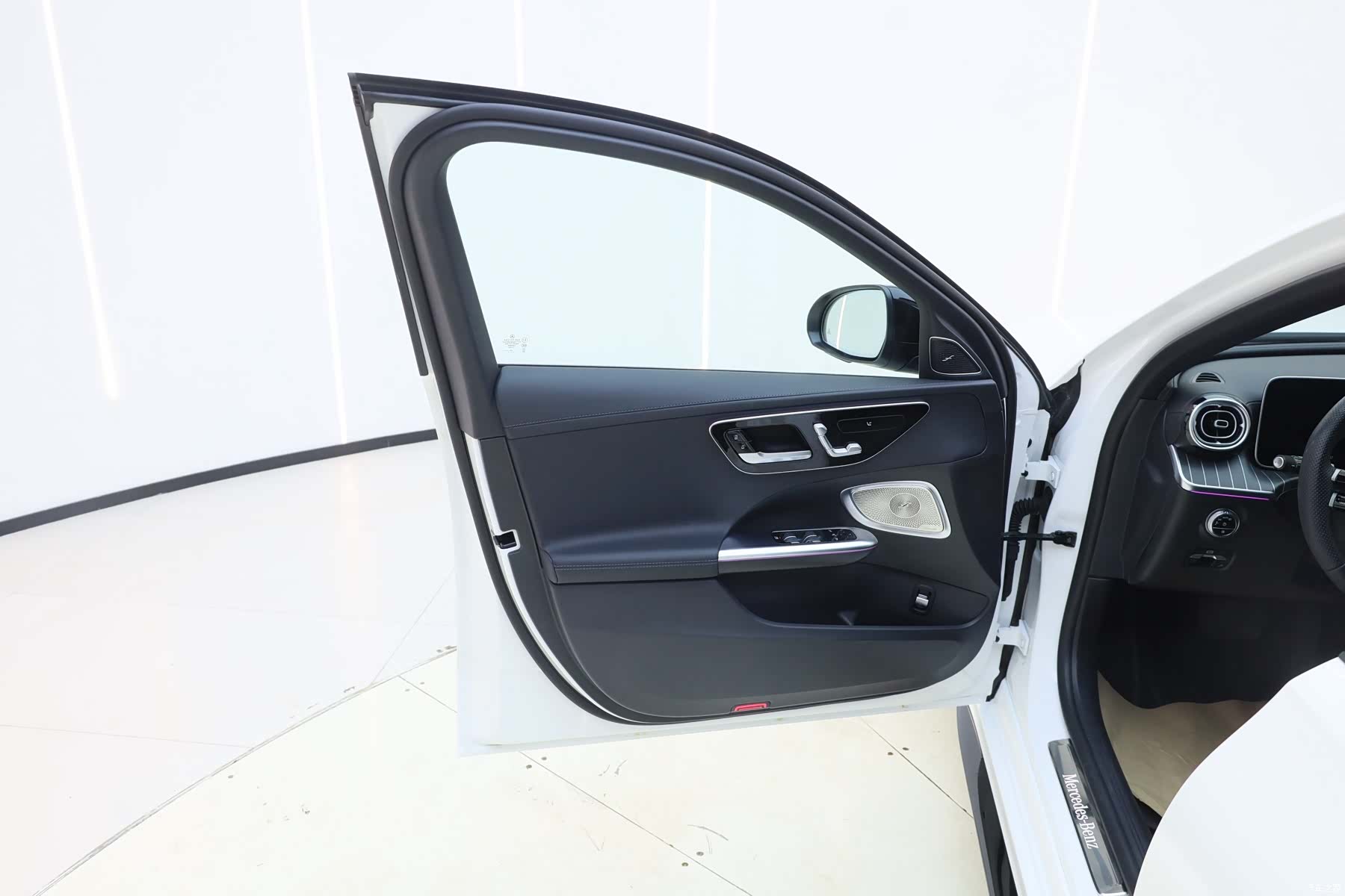 Mercedes-Benz C-Class, 2024 11
