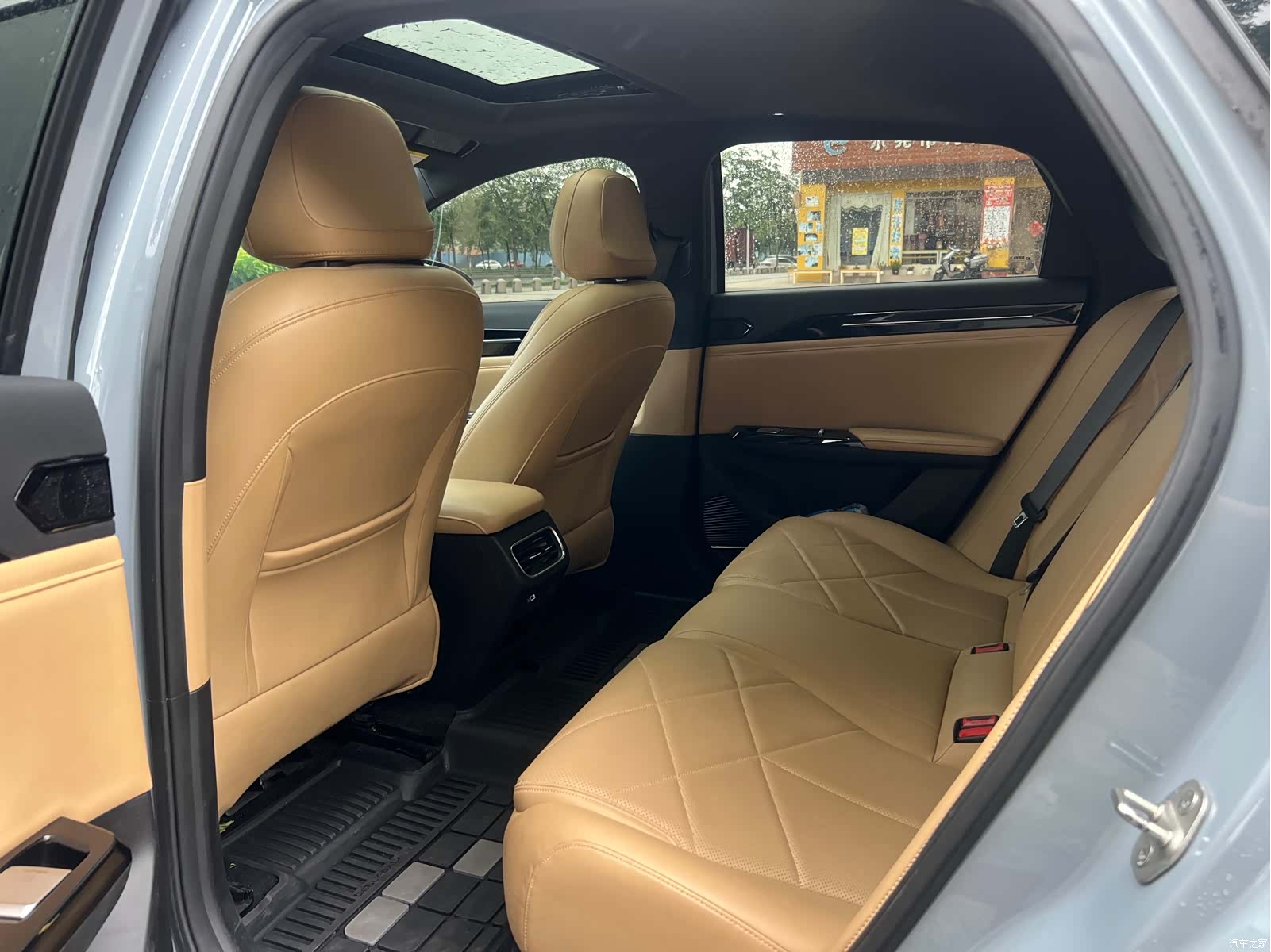 Geely Galaxy L6, 2024 17