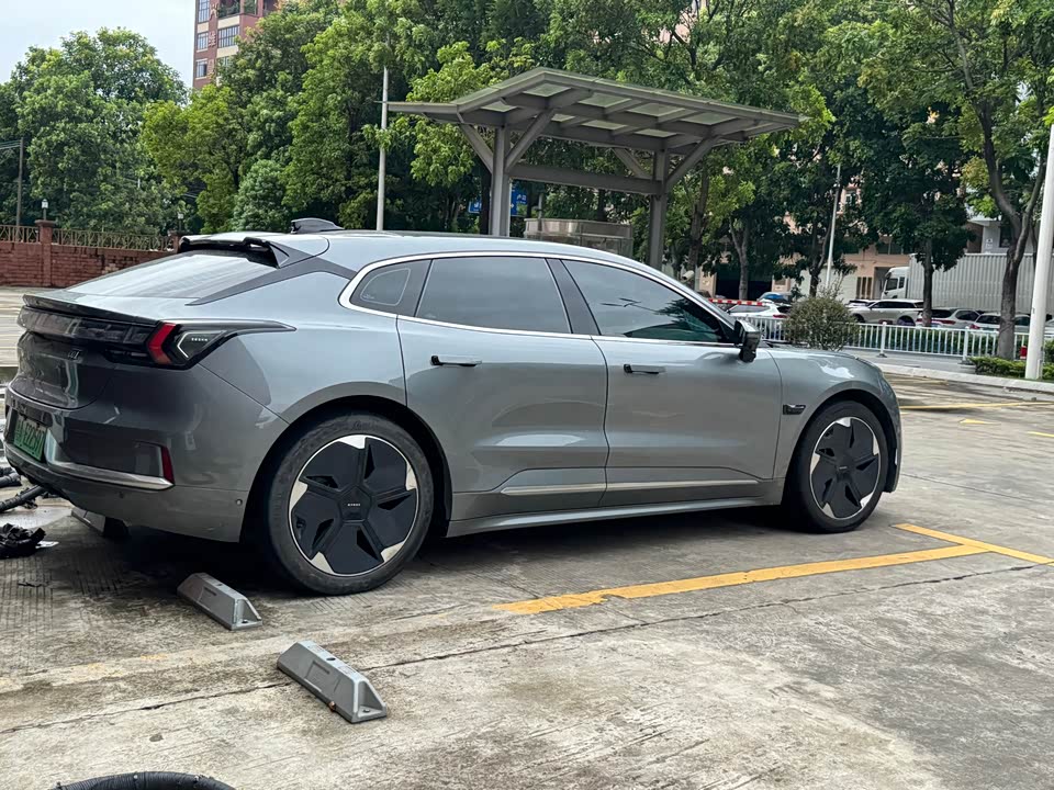 Zeekr 001