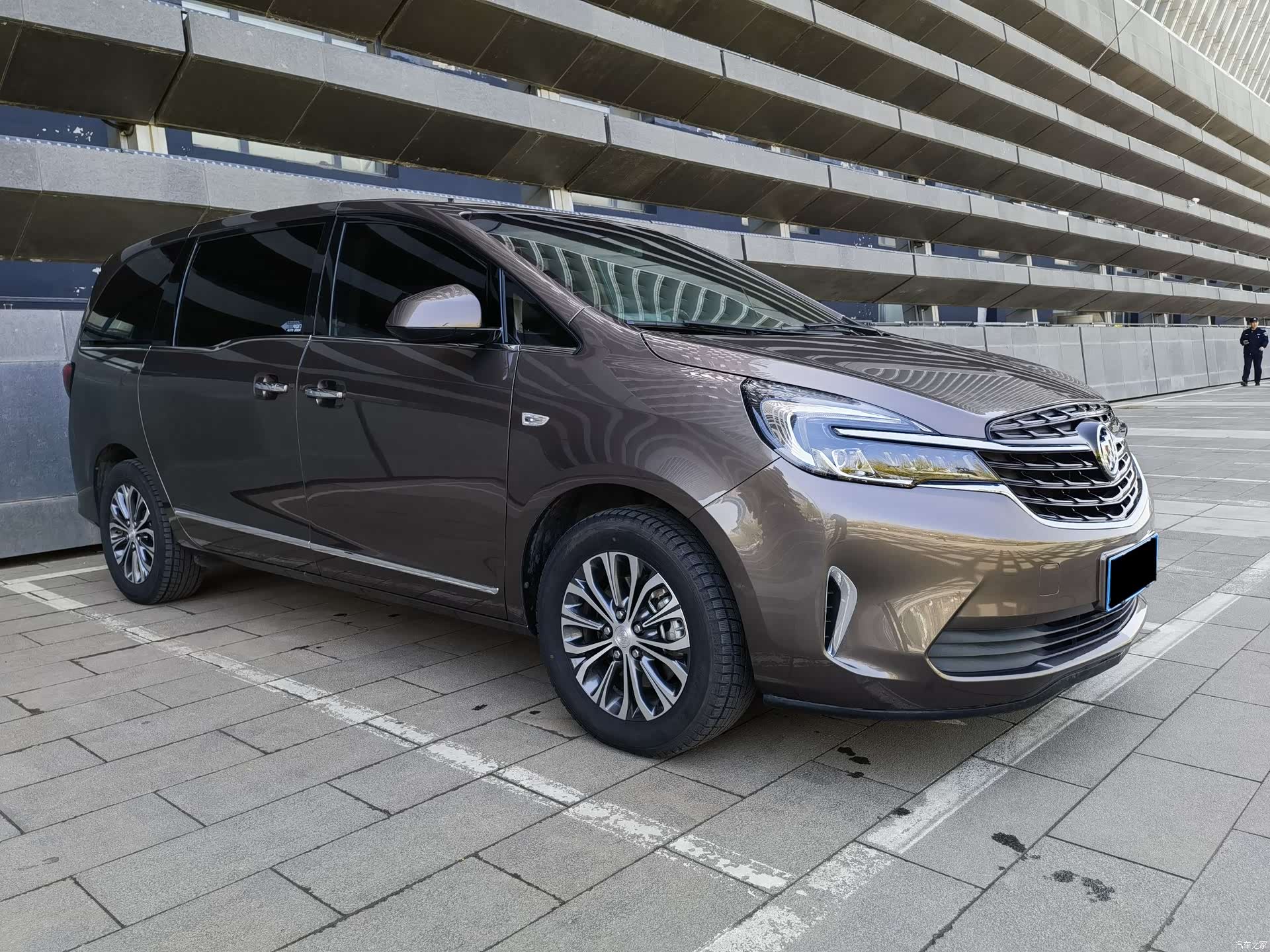 Buick GL8, 2023 3