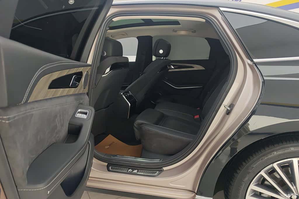 Hongqi H9, 2021 11