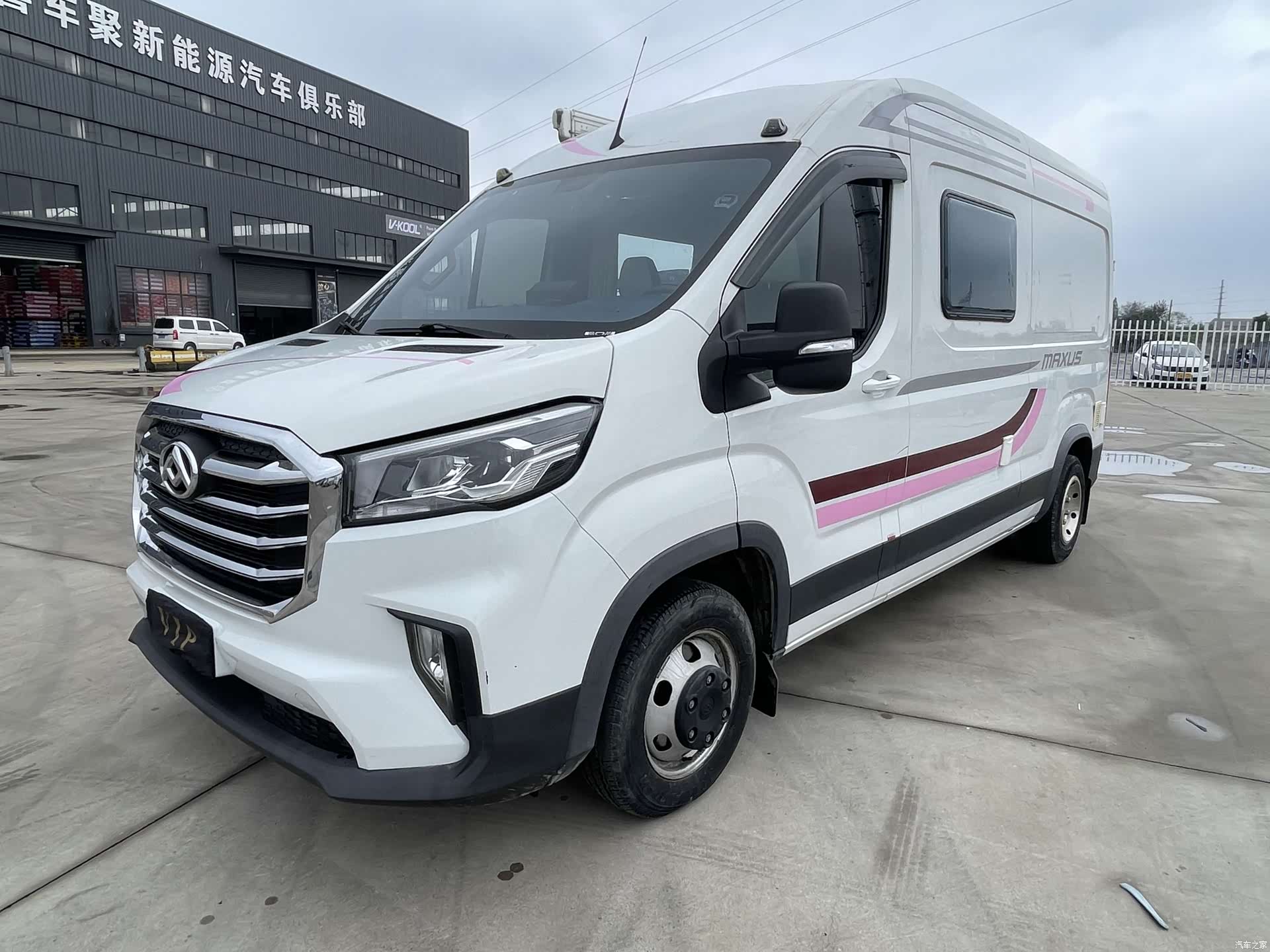 Maxus V90, 2022 38