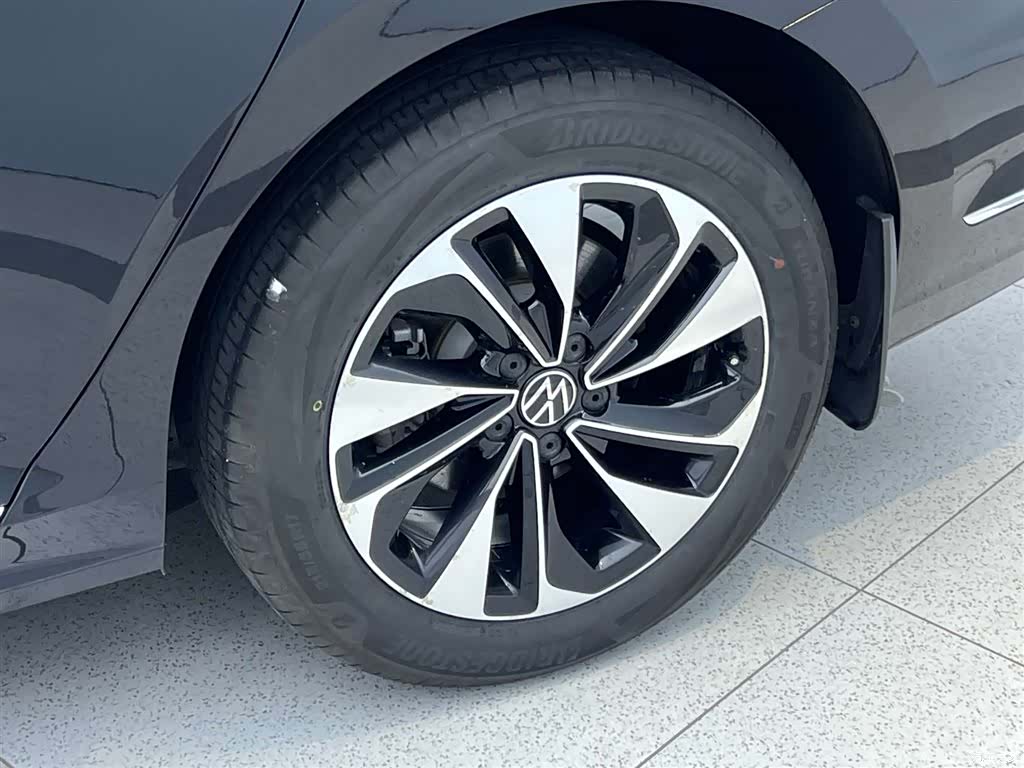 Volkswagen Passat, 2023 8