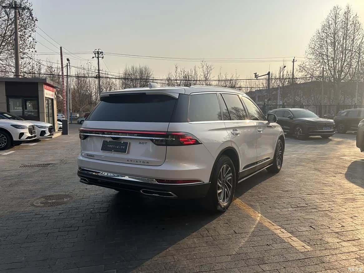 Lincoln Aviator, 2025 4