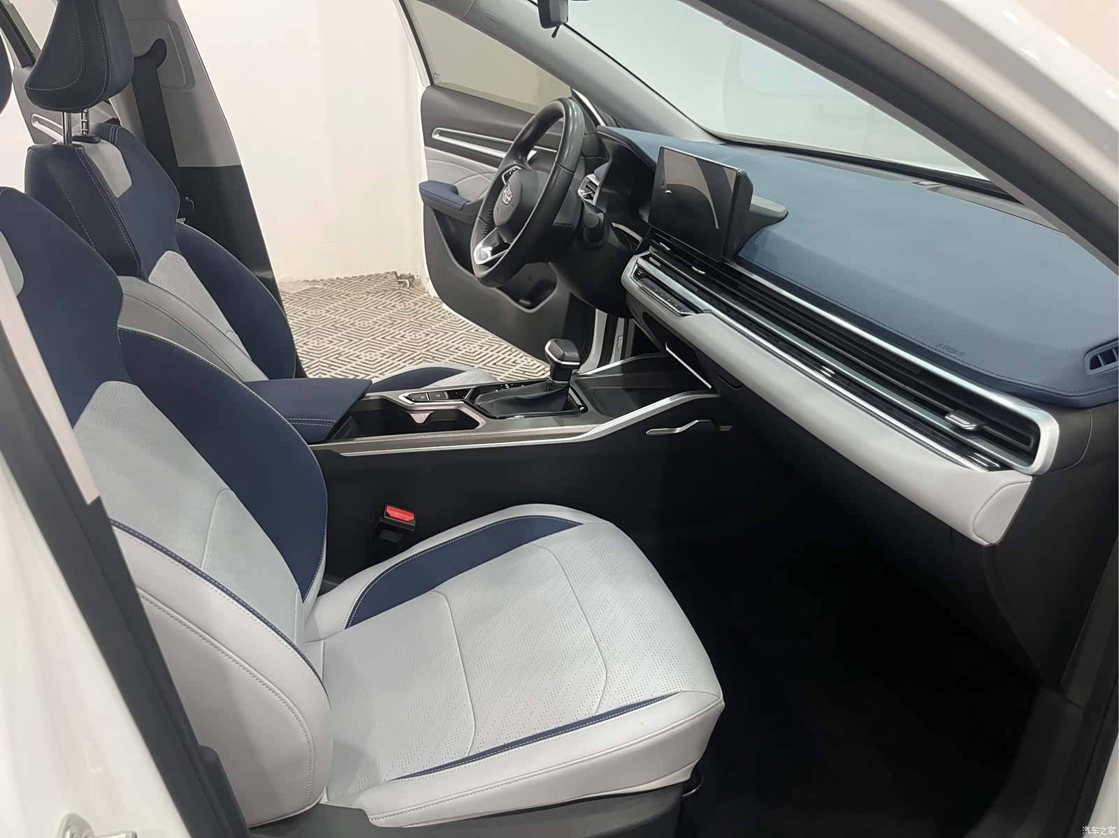 Geely Emgrand, 2022 4