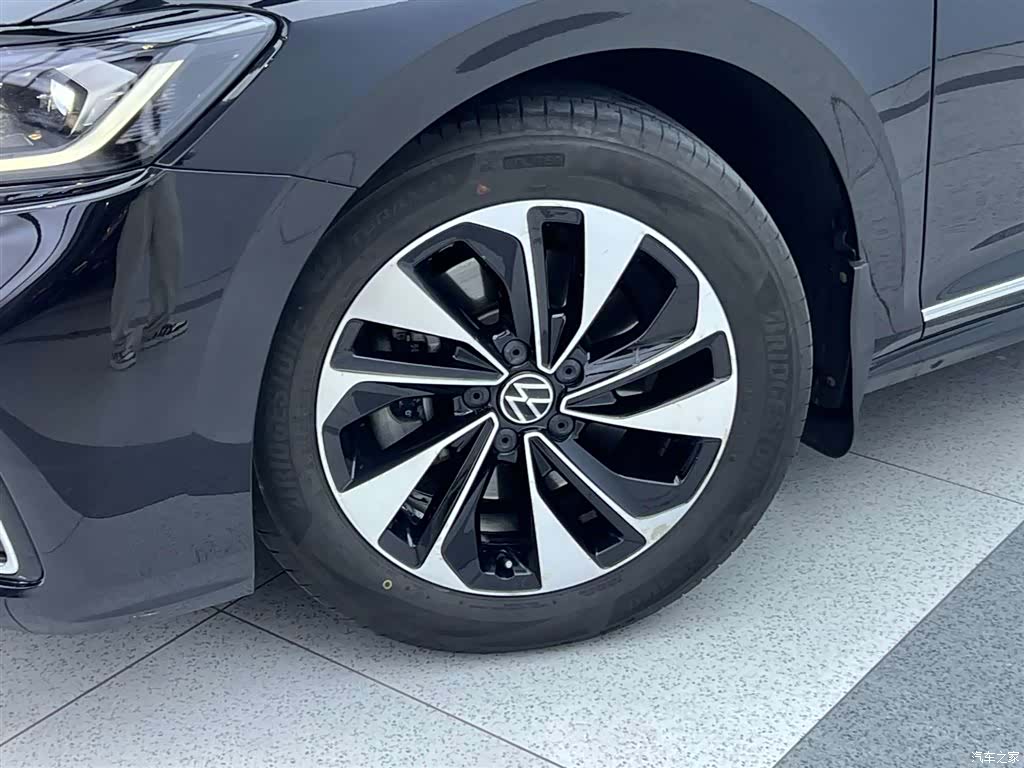 Volkswagen Passat, 2023 11