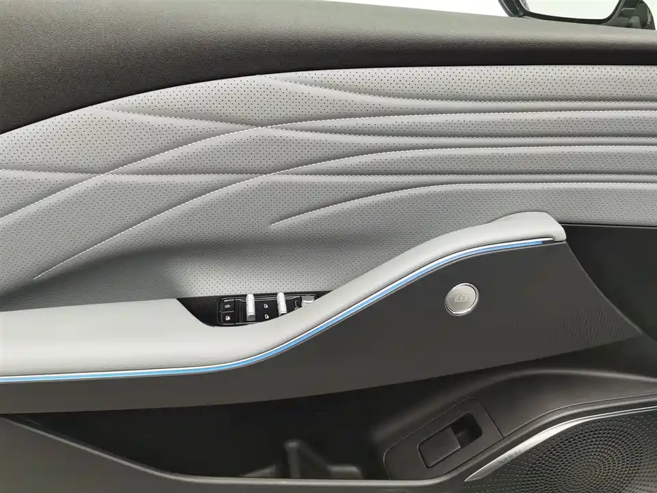 Geely Galaxy Galaxy E8