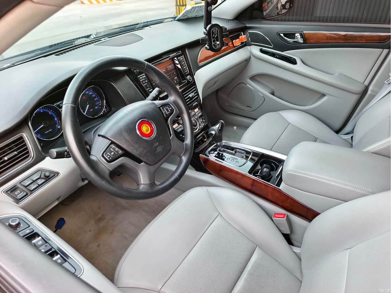 Hongqi H7, 2013 11