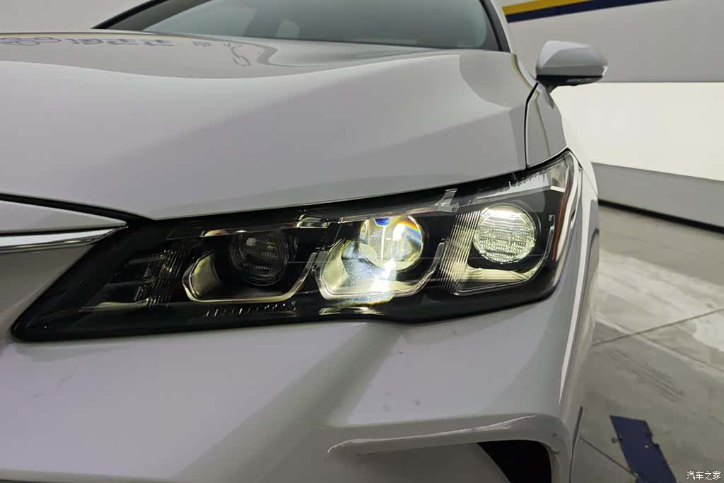 Toyota Avalon, 2022 все фото