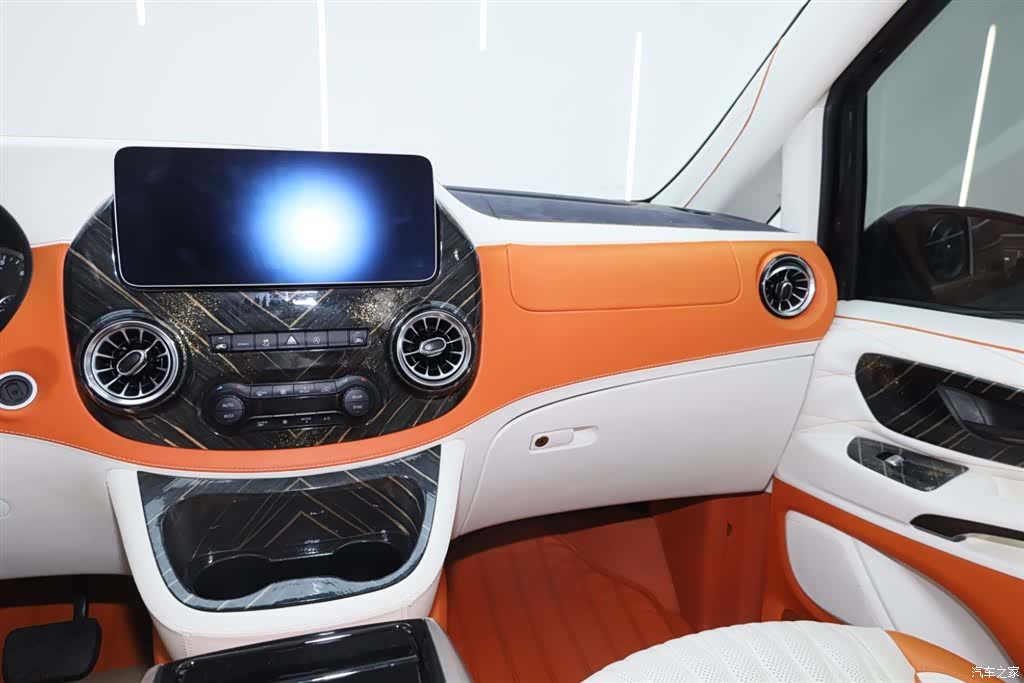 Mercedes-Benz 7, 2021 22