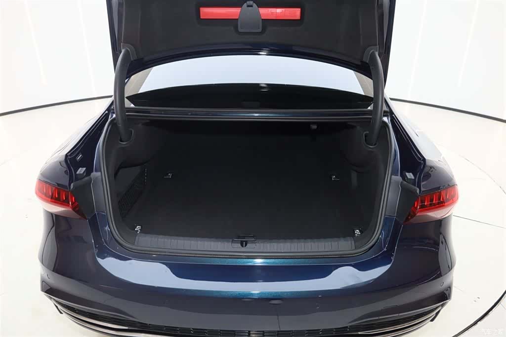 Audi A7L, 2024 13