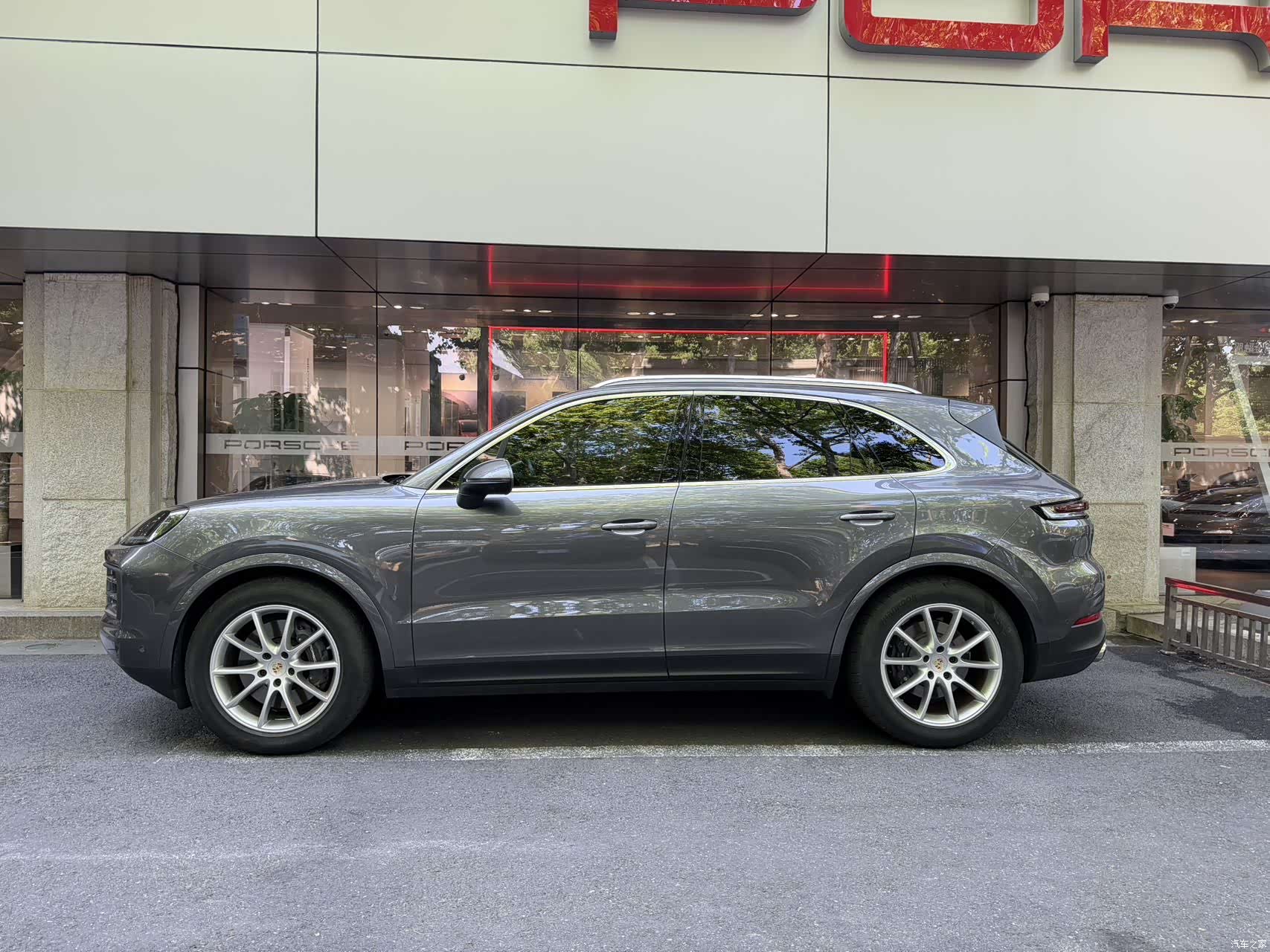 Porsche Cayenne, 2024 3