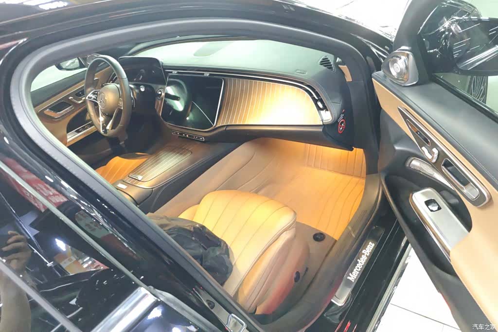 Mercedes-Benz E-Class, 2024 8