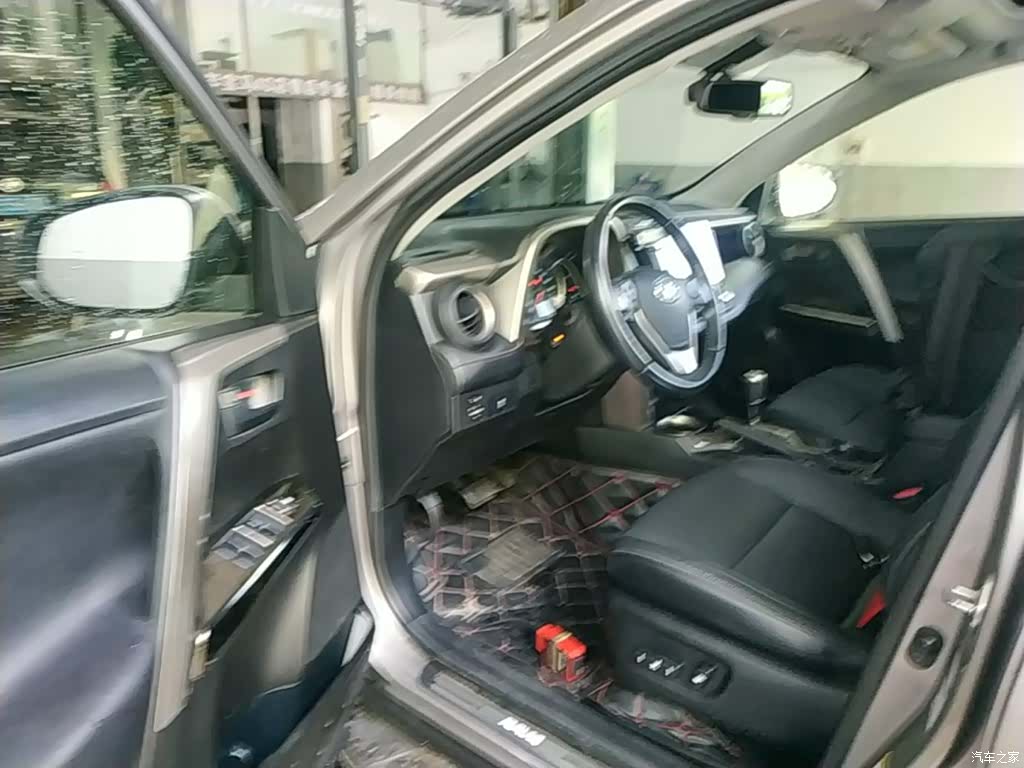 Toyota RAV4, 2014 16