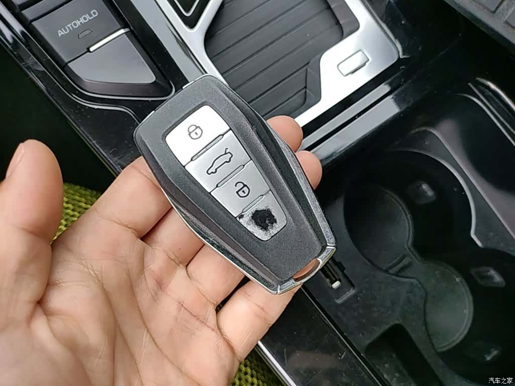 Geely Emgrand, 2021 9