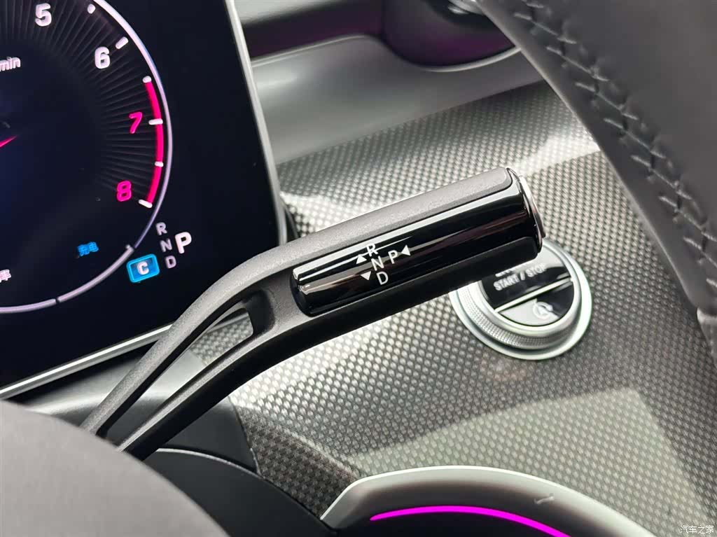 Mercedes-Benz C-Class, 2024 18