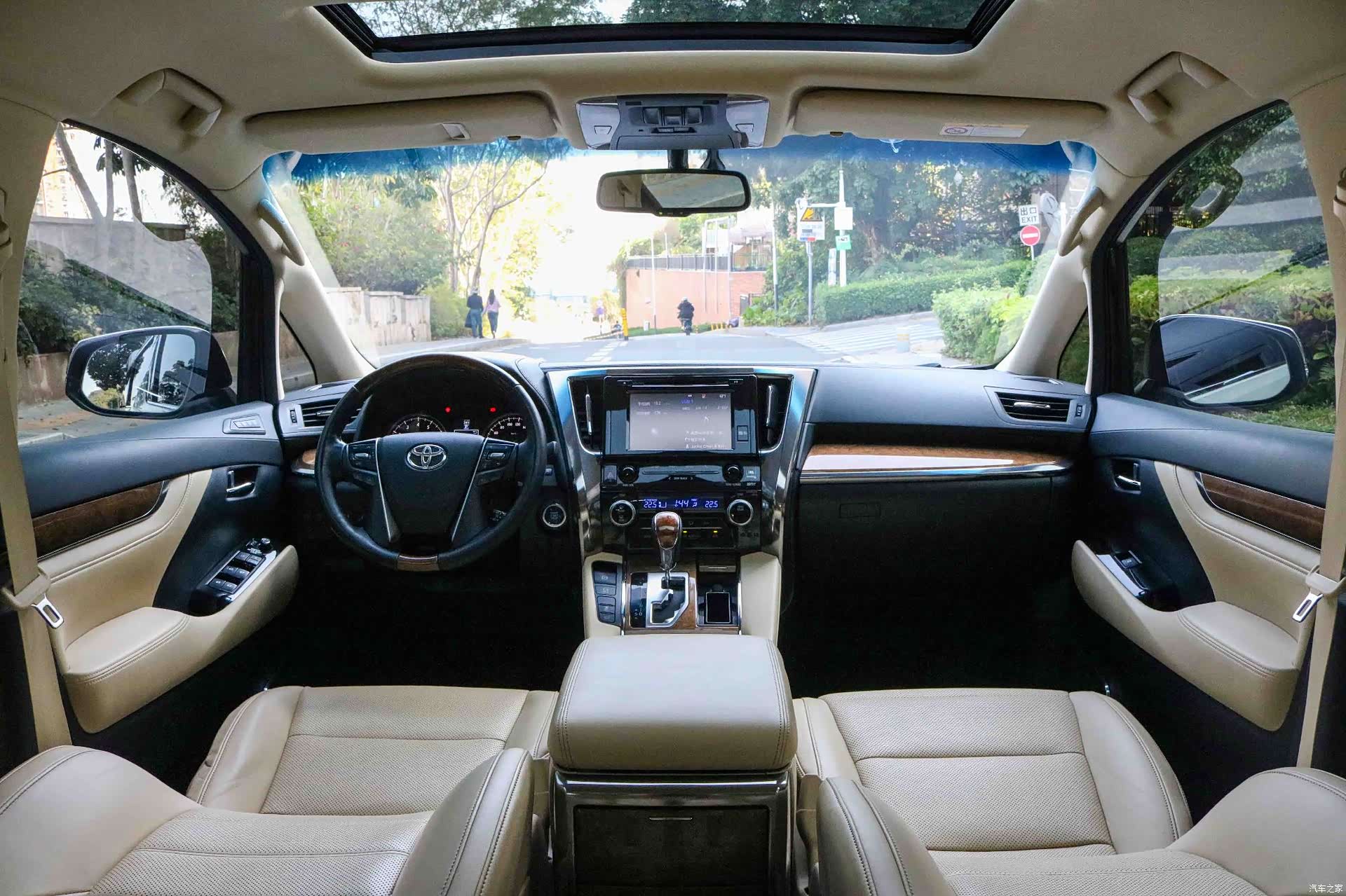 Toyota Alphard, 2018 все фото