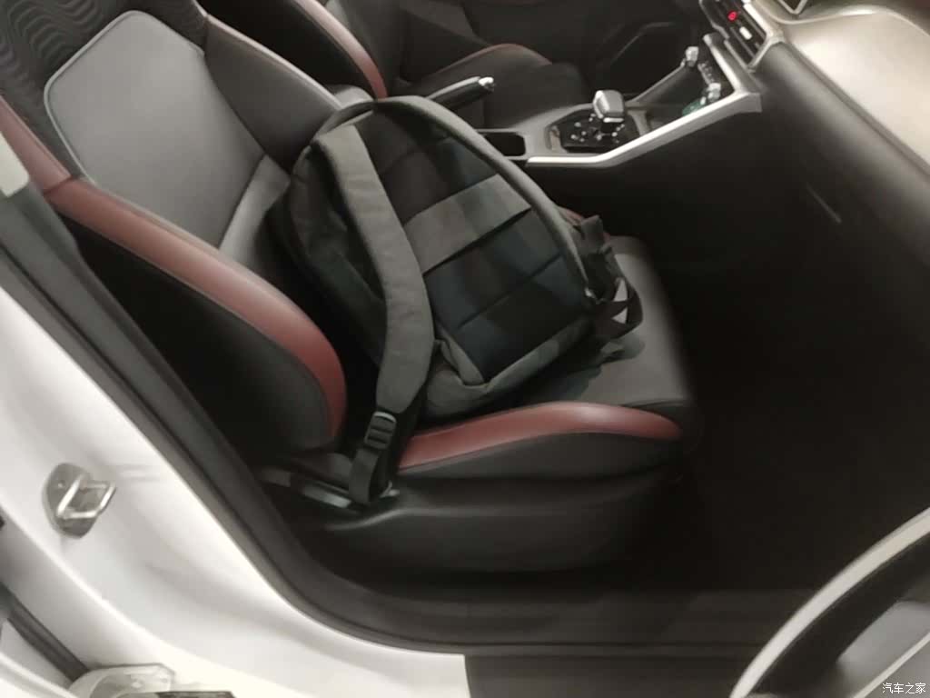 Geely Coolray, 2022 25