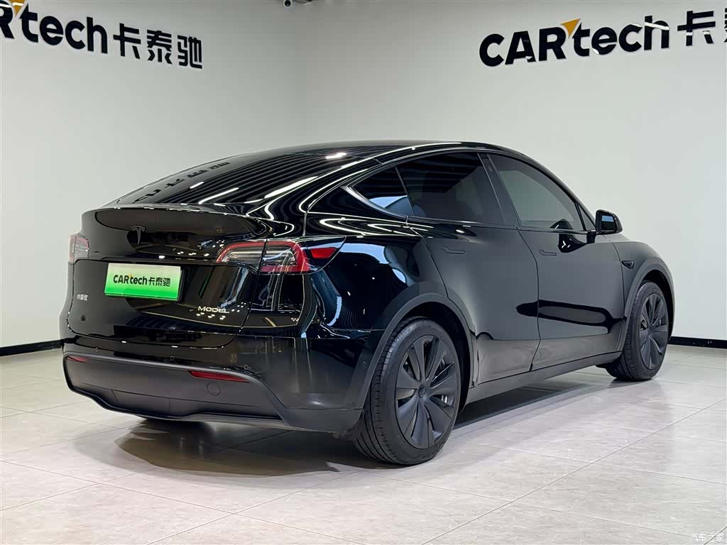 Tesla Model Y, 2023 4