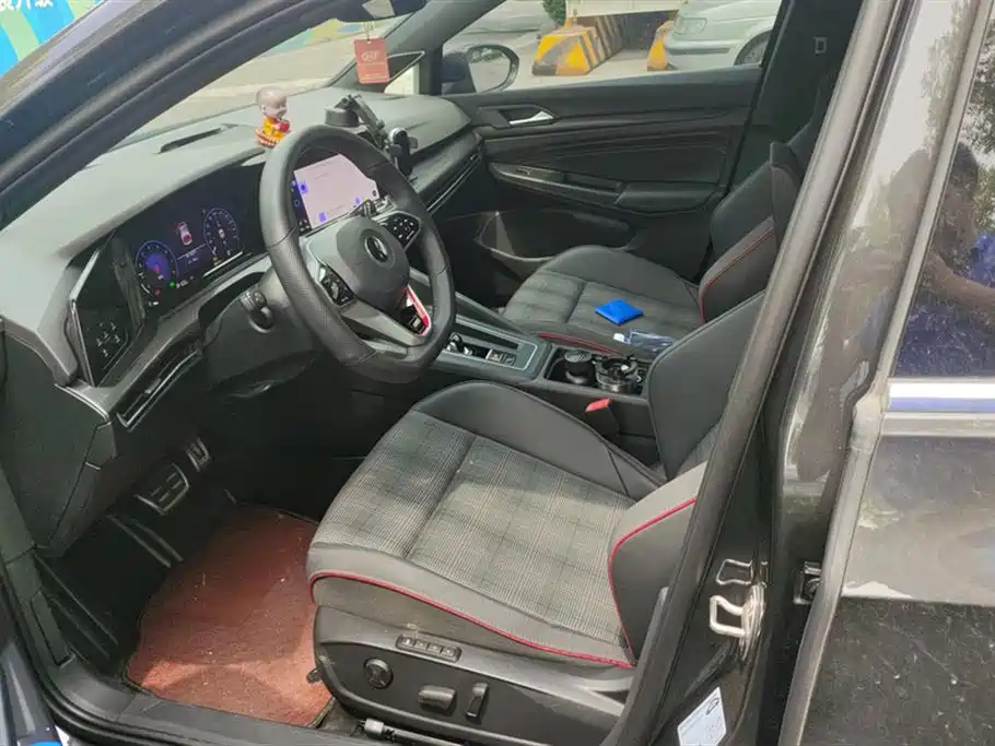 Volkswagen Golf GTI