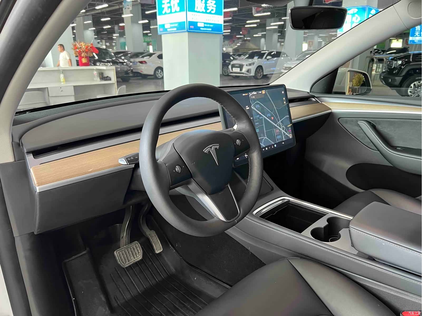 Tesla Model Y, 2021 все фото