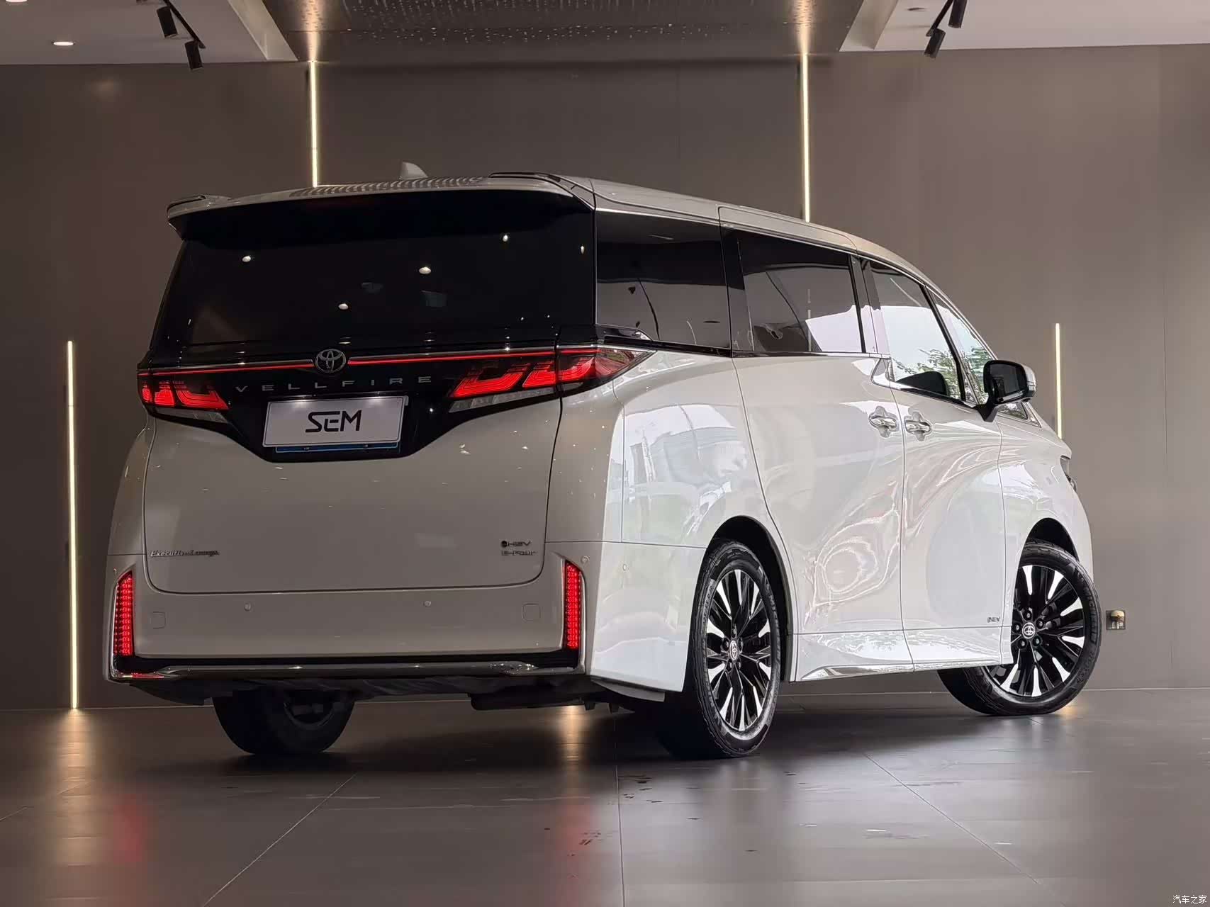 Toyota Vellfire, 2024 6