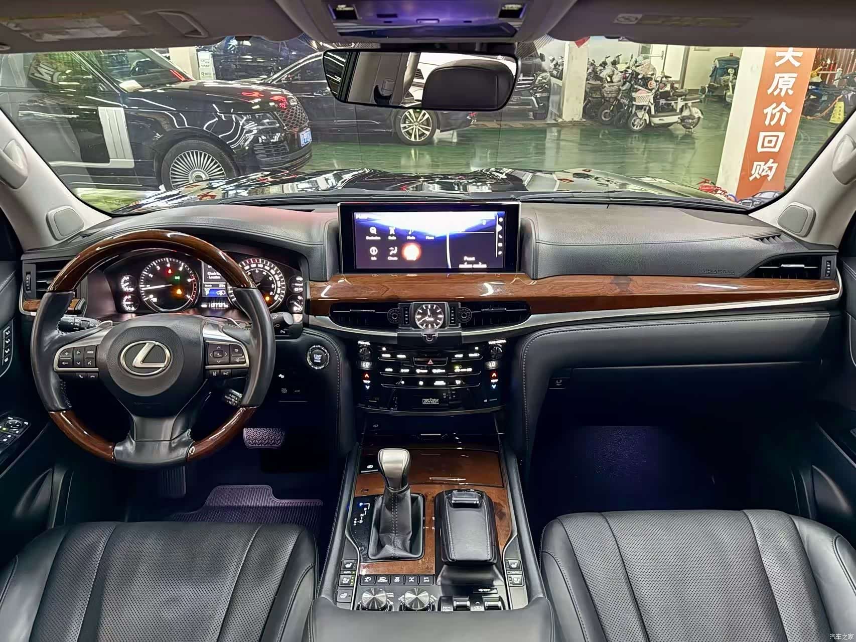 Lexus LX, 2016 11