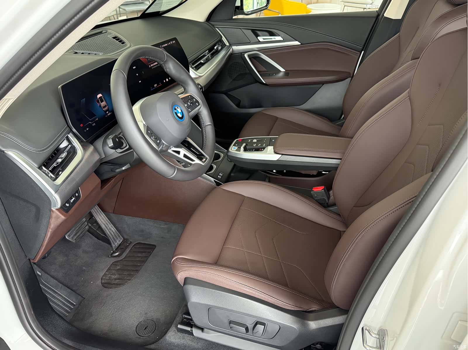 BMW iX1, 2025 8