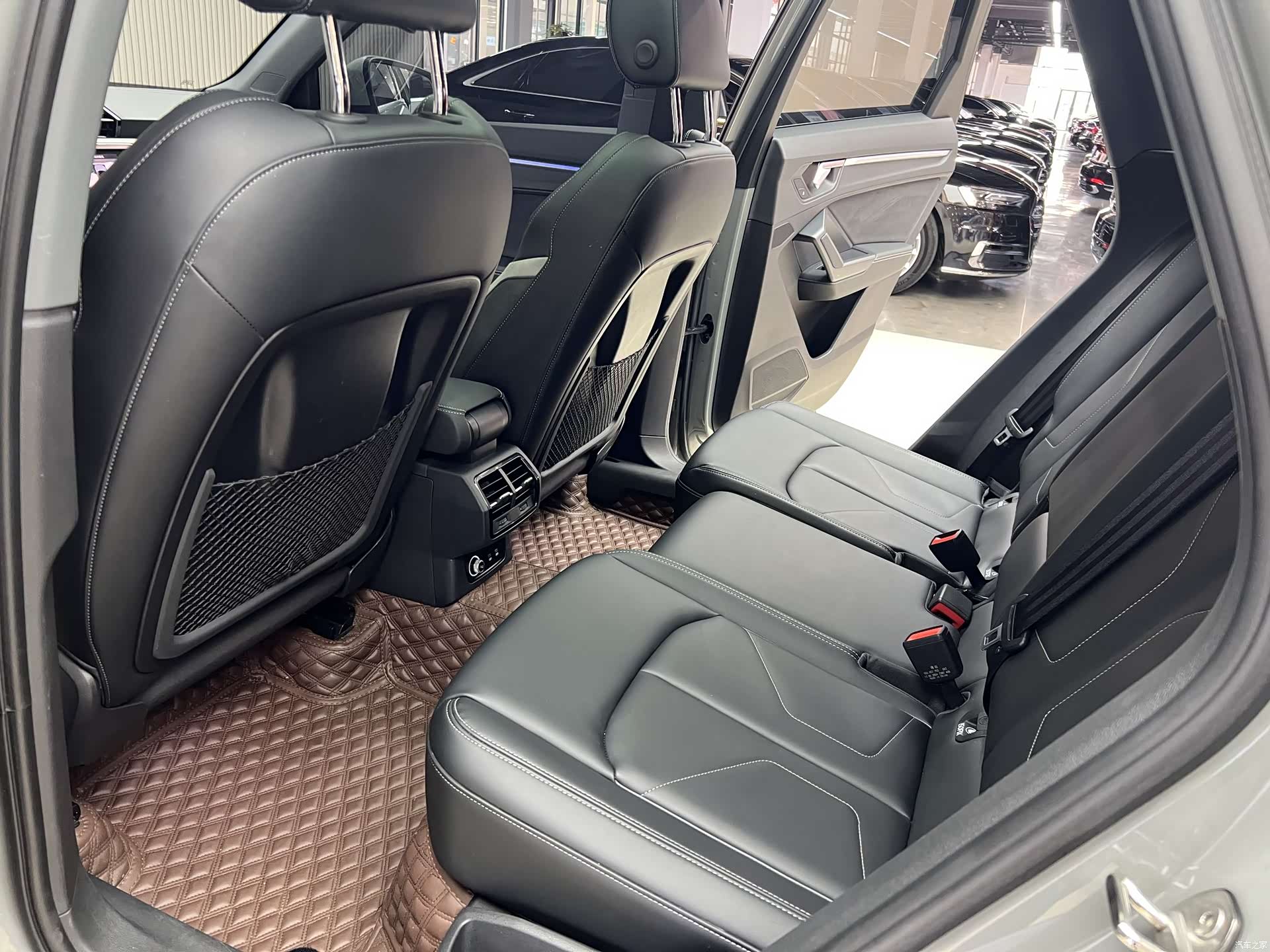 Audi Q3, 2023 11