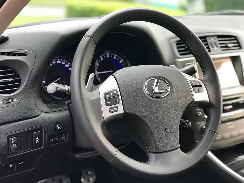 Lexus IS