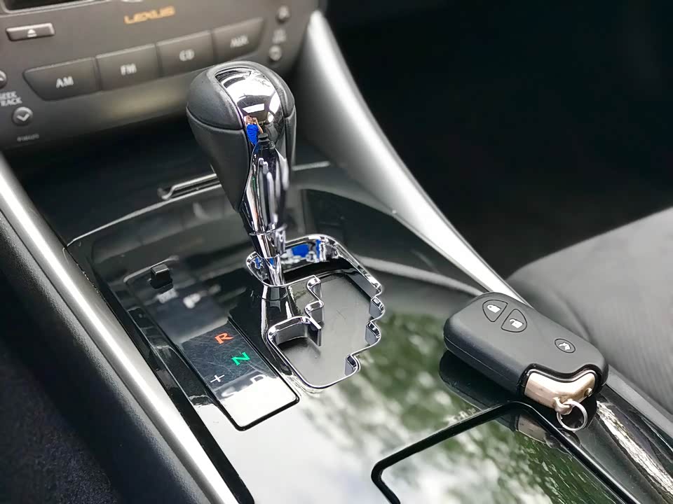 Lexus IS