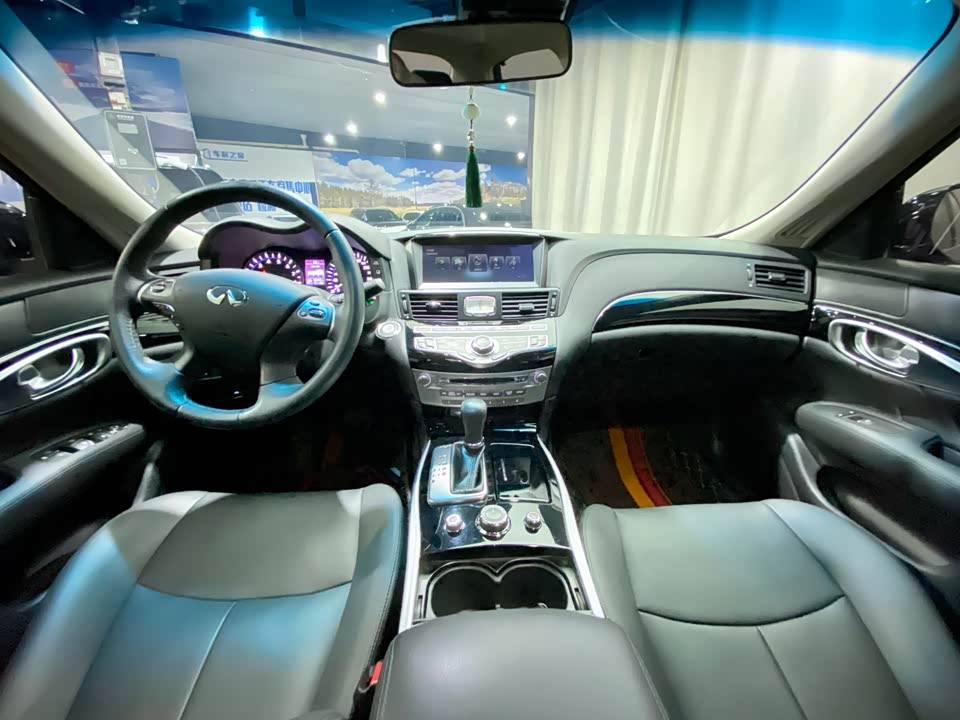 Infiniti Q70 Infiniti Q70