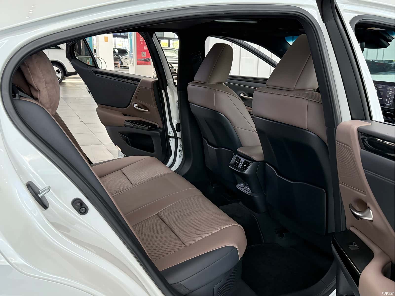 Lexus ES, 2021 10