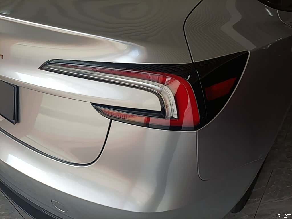 Tesla Model 3, 2025 8