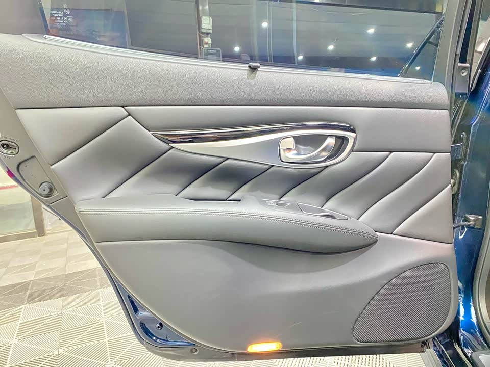 Infiniti Q70 Infiniti Q70