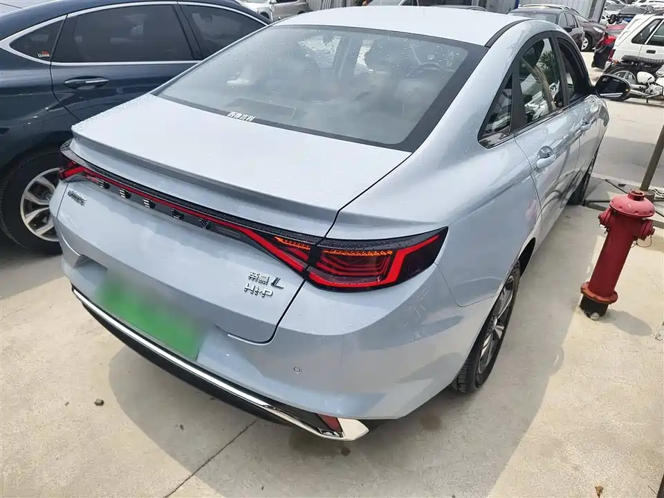Geely Emgrand L HiP Geely Emgrand L HiP