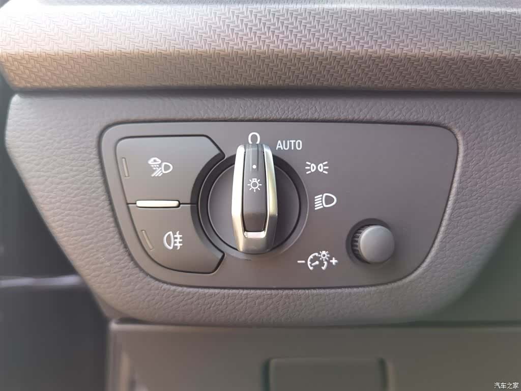 Audi Q5L, 2025 14