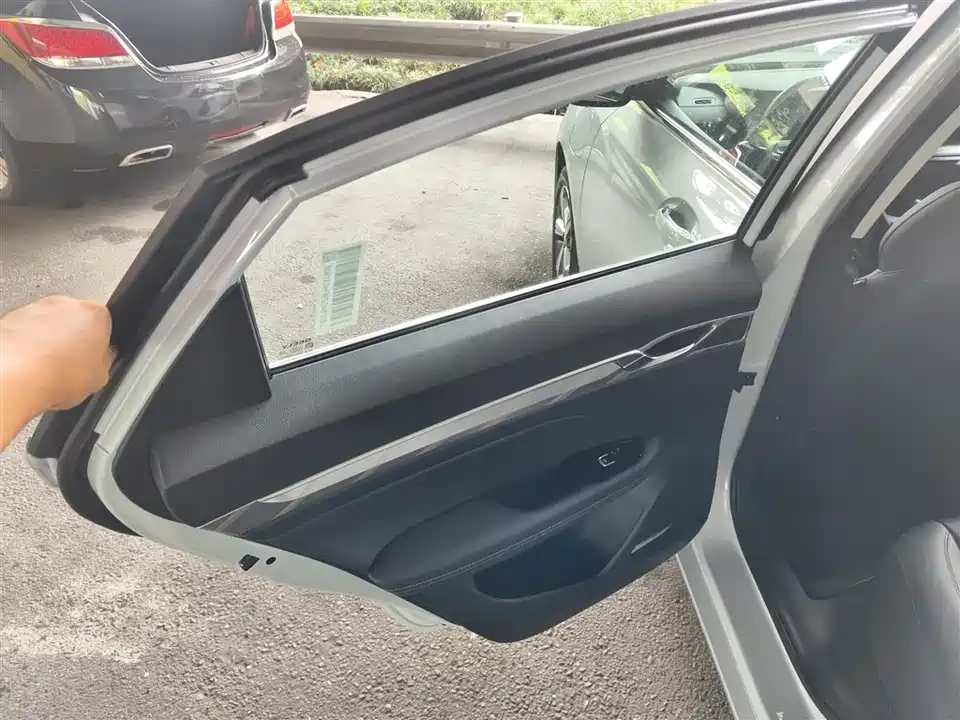 Geely Emgrand L HiP Geely Emgrand L HiP
