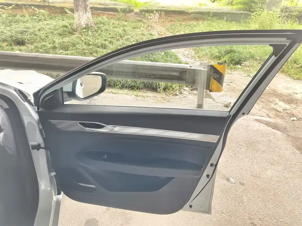 Geely Emgrand L HiP Geely Emgrand L HiP