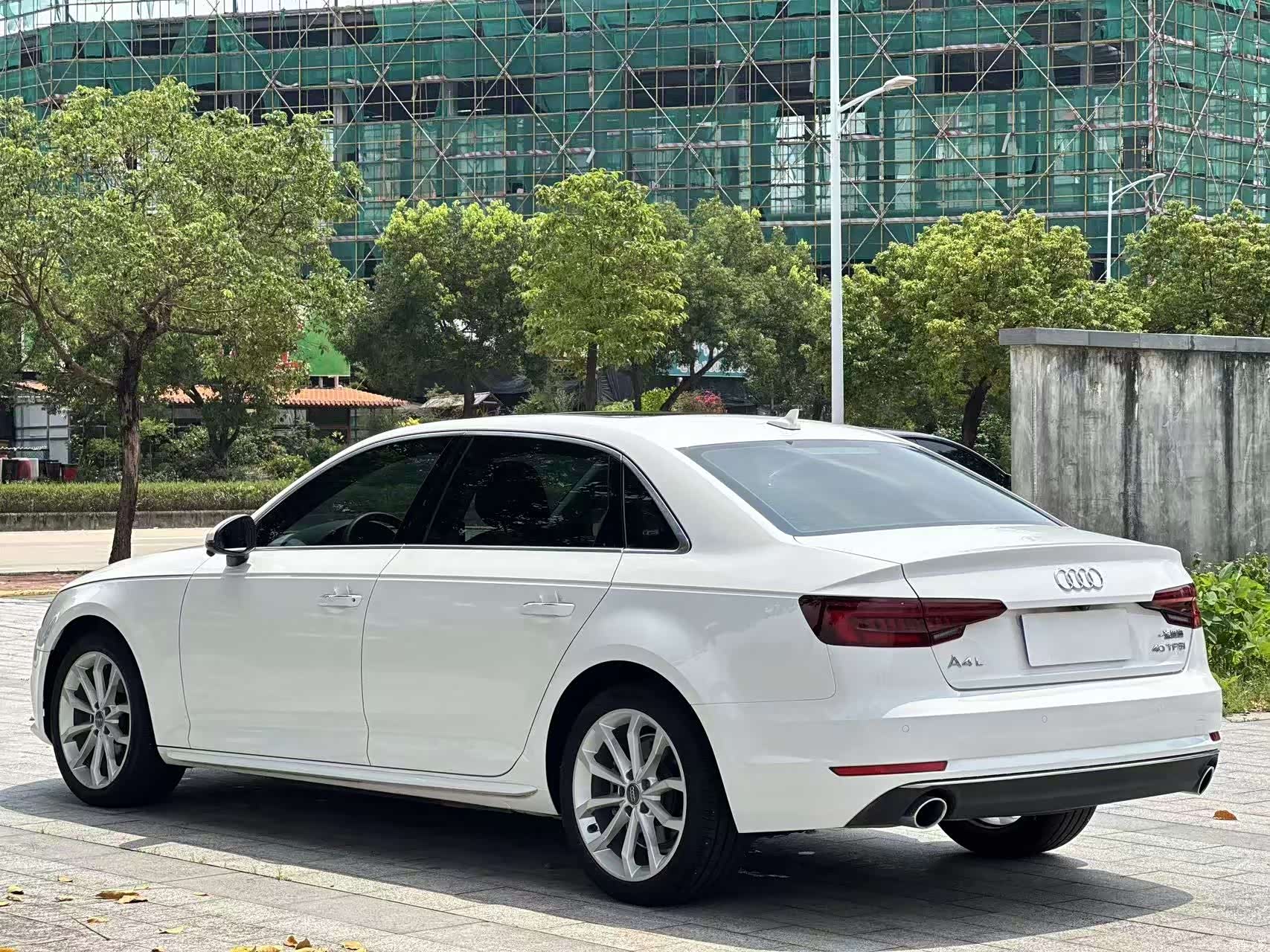 Audi A4L, 2018 7