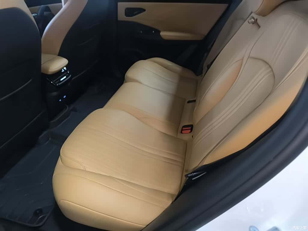 Geely Galaxy L7, 2023 17