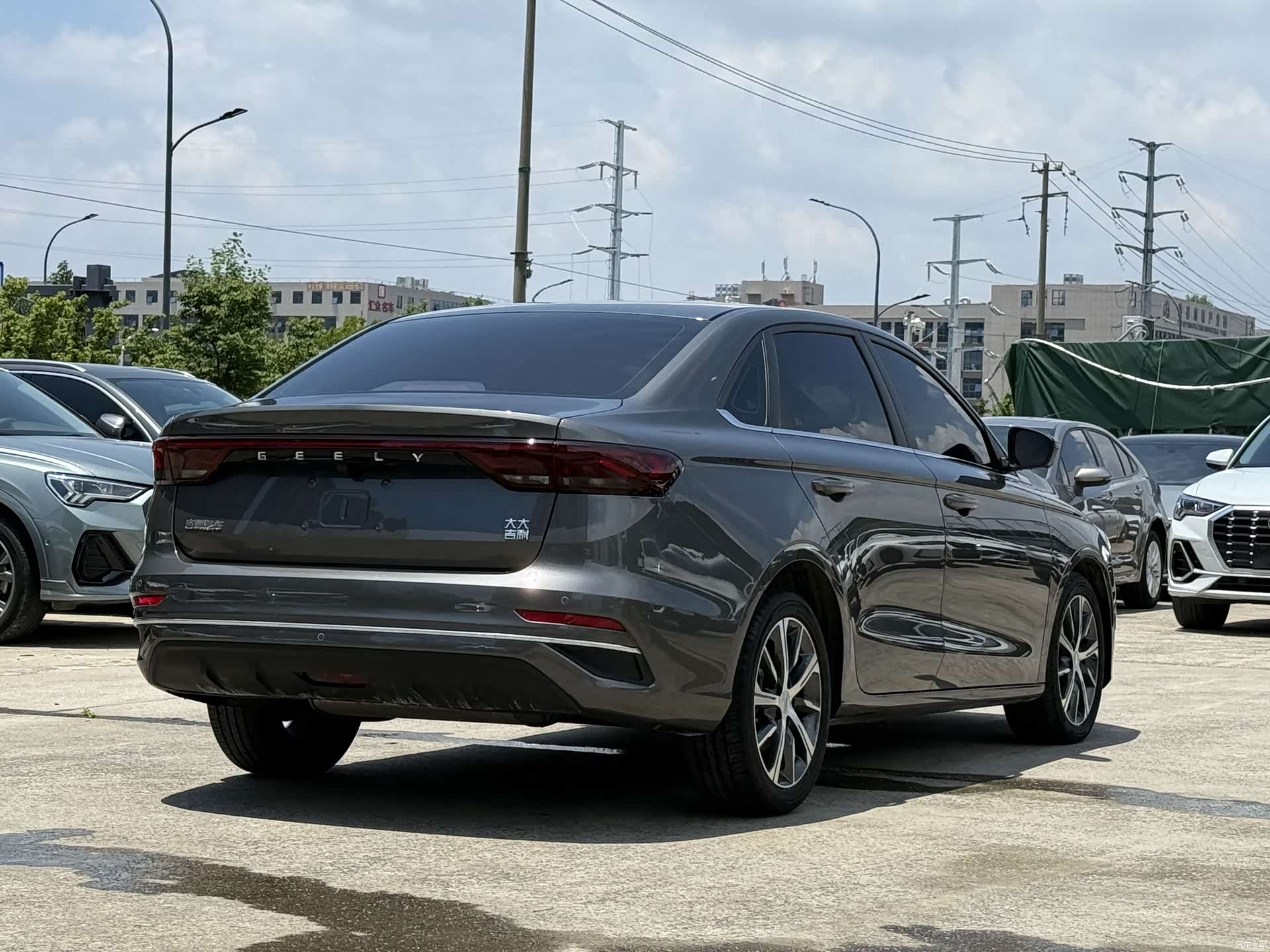Geely Emgrand, 2023 9