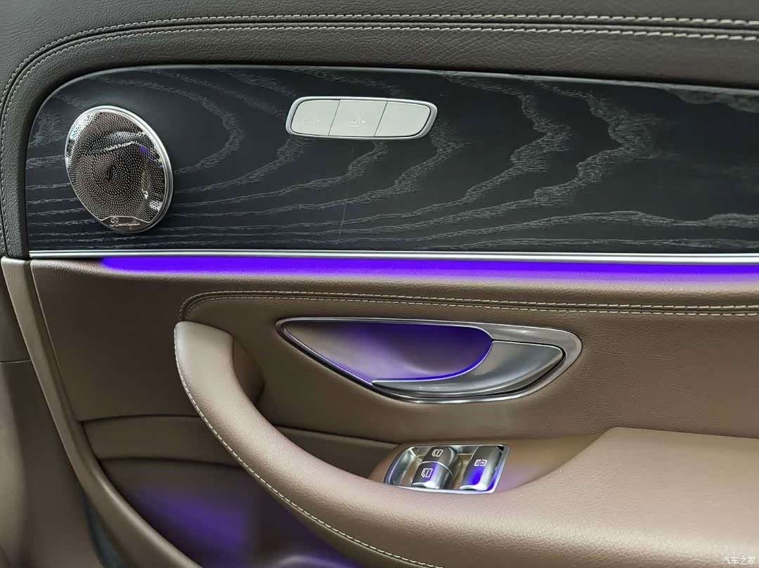 Mercedes-Benz E-Class, 2023 11