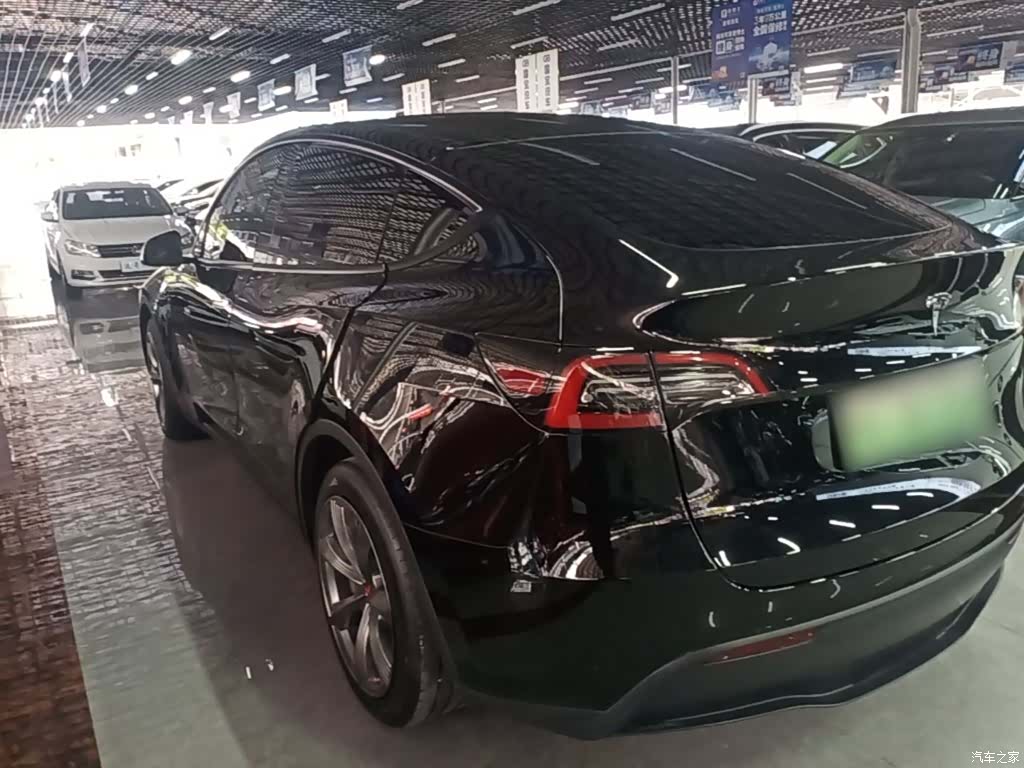 Tesla Model Y, 2022 все фото