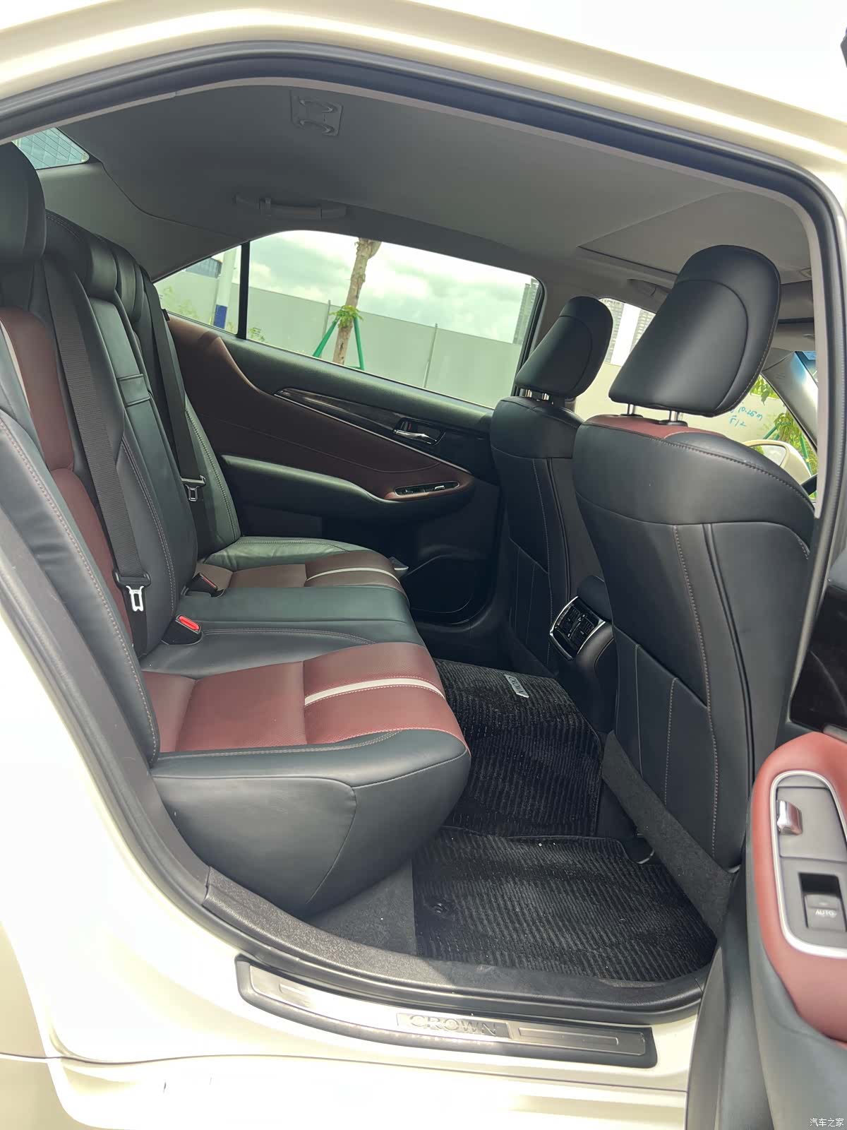 Toyota Crown, 2017 10