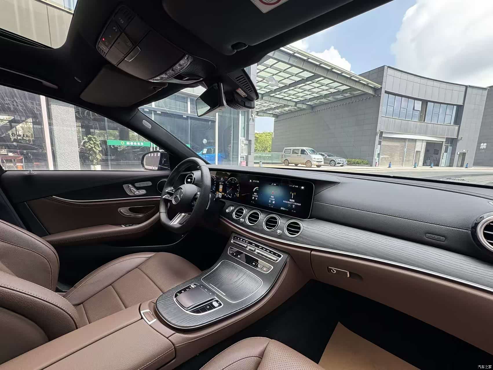 Mercedes-Benz E-Class, 2023 36