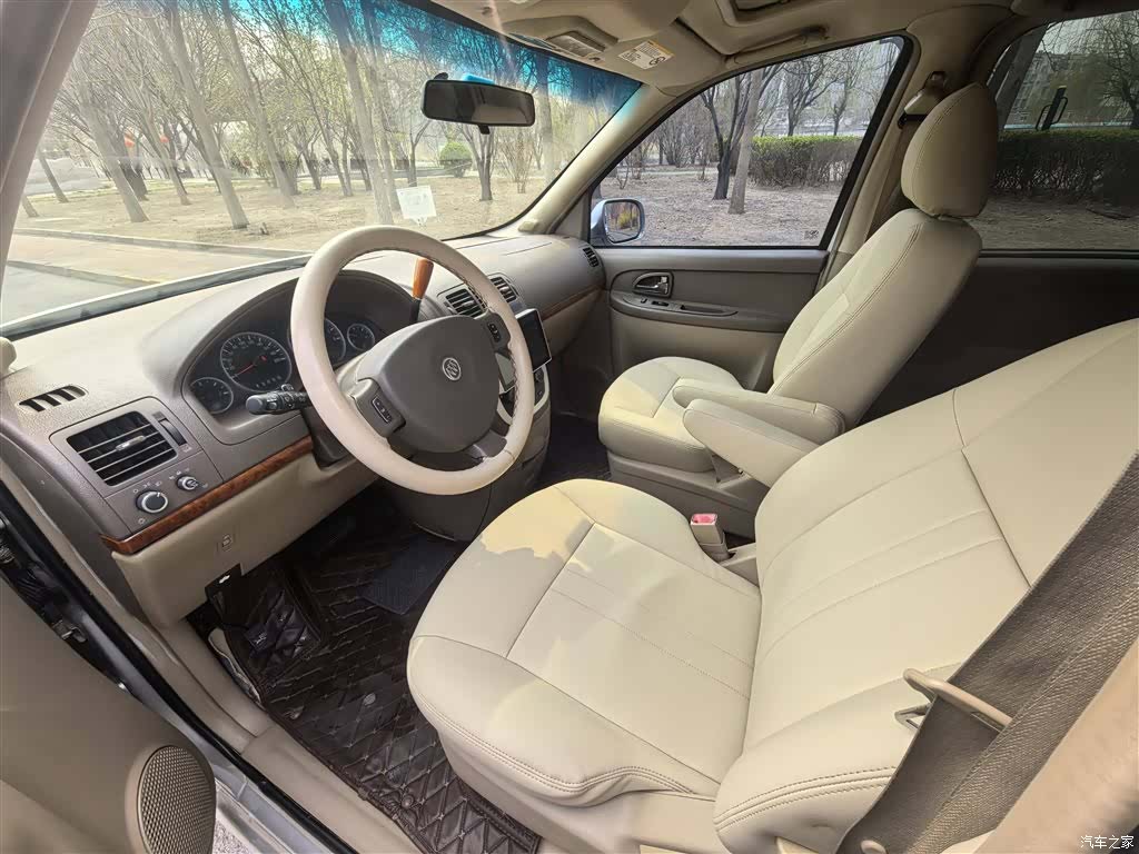 Buick GL8, 2011 6