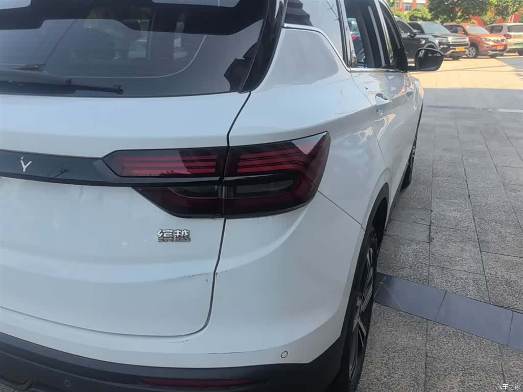 Geely Coolray, 2022 8