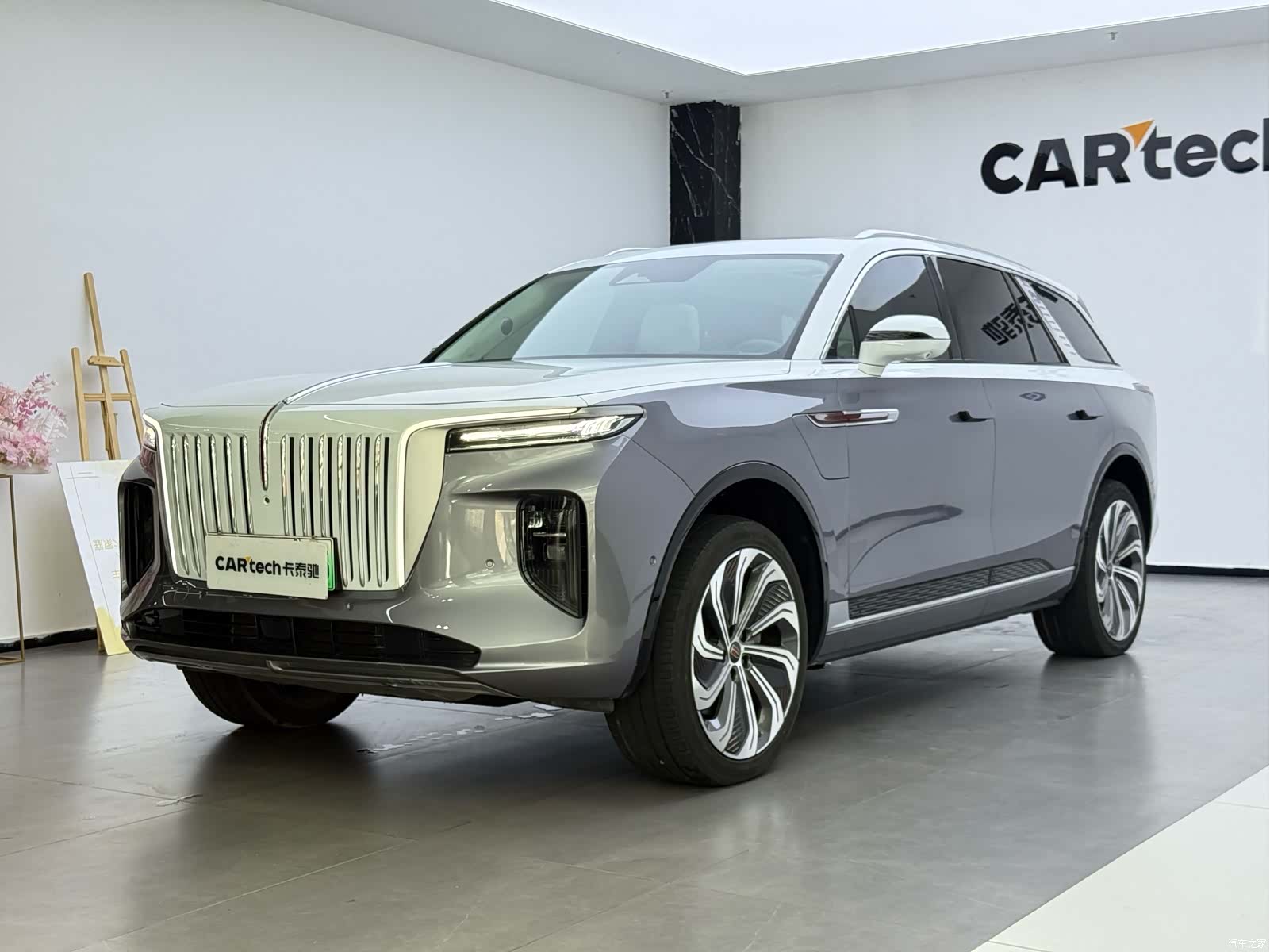 Hongqi E-HS9, 2023 1